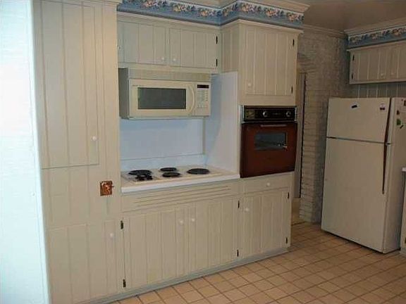 3rd image of 4630 Lynn Haven Dr
