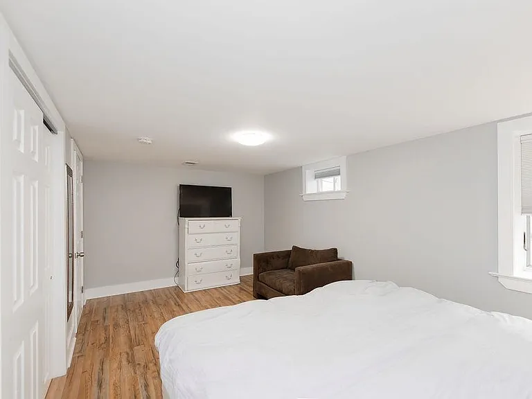 8 Elizabeth St #1 — Photo 8