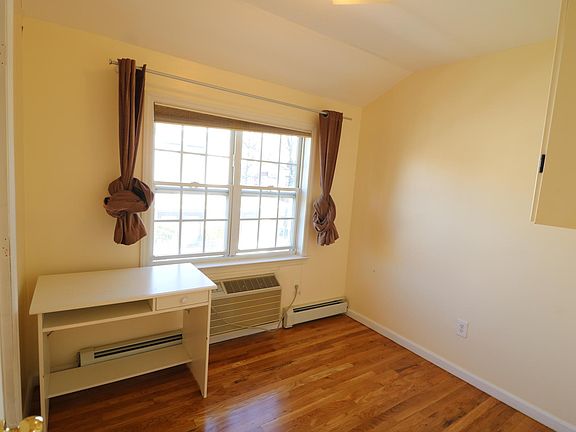 3rd image of 13407 57th Ave Floor 2