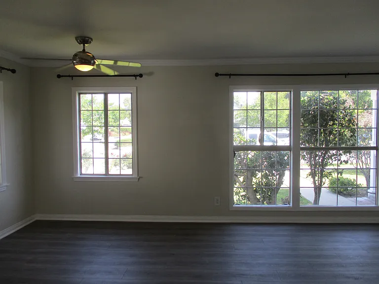 17630 Cantara St — Photo 13