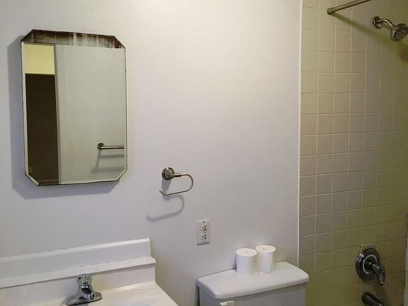 4th image of 96 President St #U3