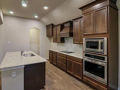 3 bed, 2067 sqft, $2,450 — Photo 2