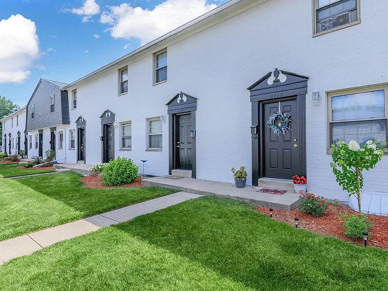TOWNHOMES AT BLENDON — Photo 2