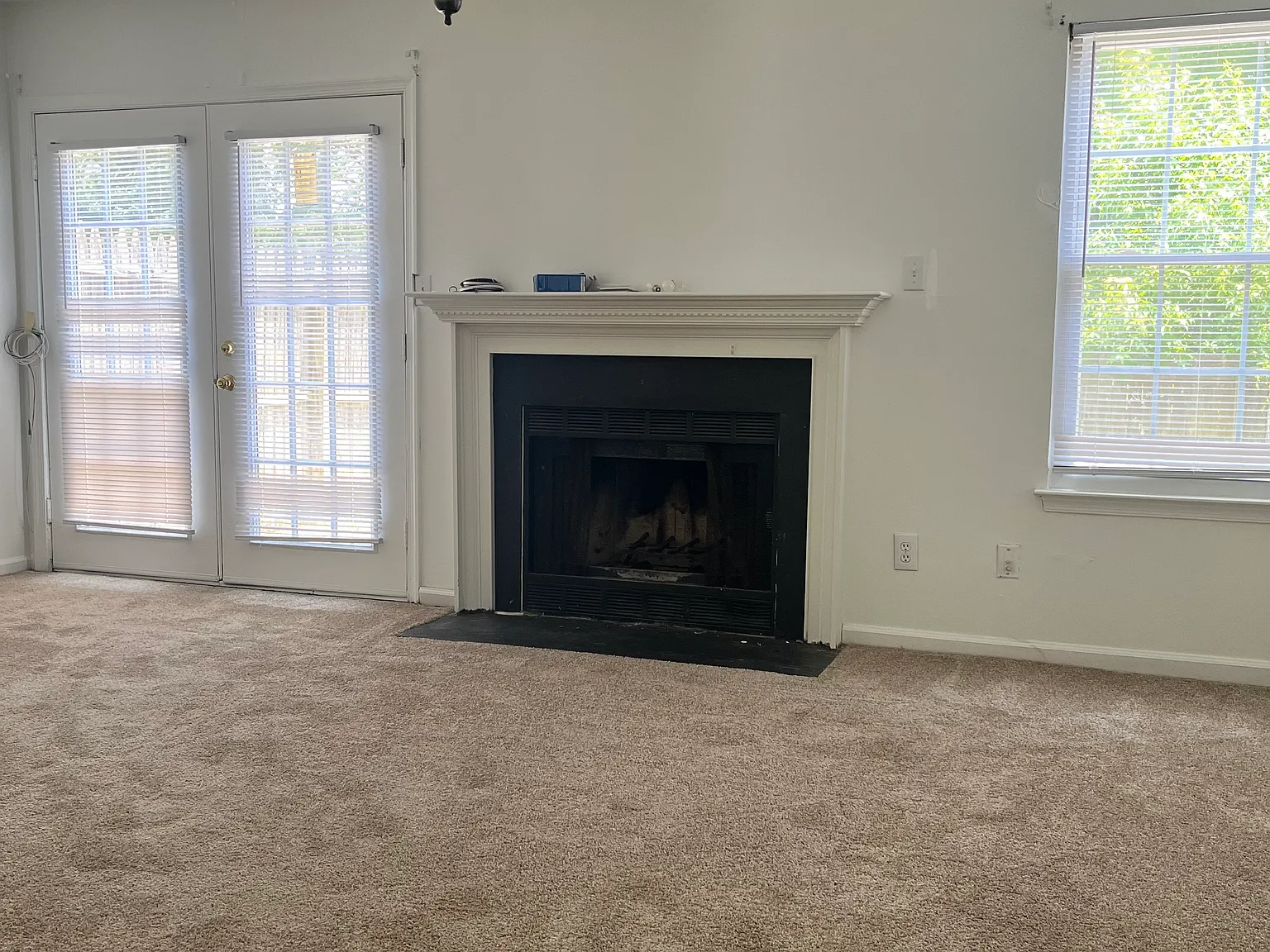 3 bed, 2.5 bath, 1396 sqft, $2,100 — Photo 1