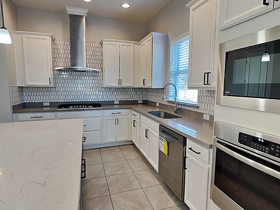 5th image of 164 Dalton Cir