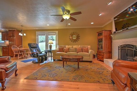 5th image of 1012 Chesapeake Ct