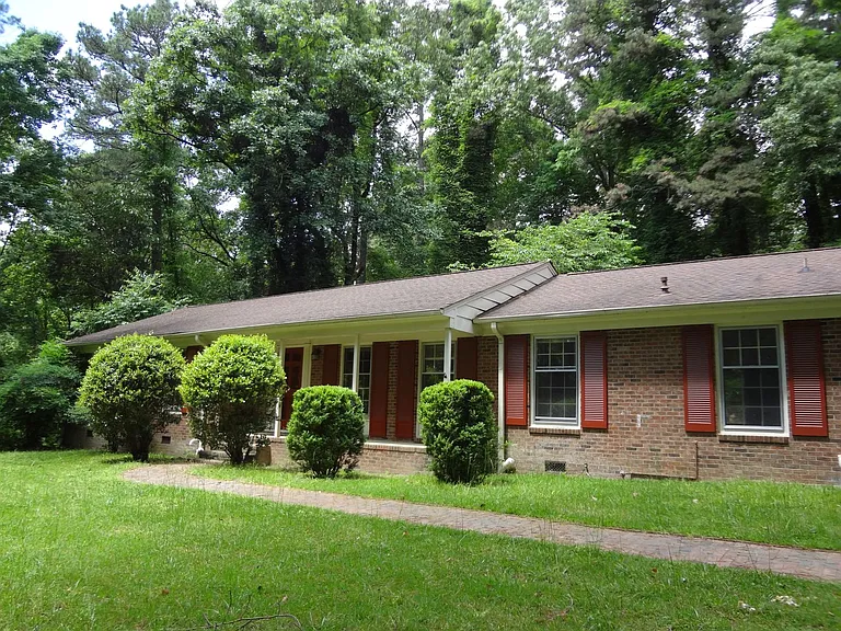 705 Shady Lawn Rd — Photo 1