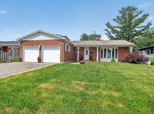 37 Parkwood Cres, Ottawa, ON K1B 3J5