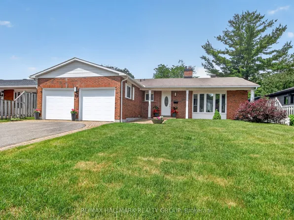 37 Parkwood Cres, Ottawa, ON K1B 3J5