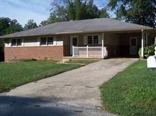 408 Valley Dr, Toccoa, GA 30577
