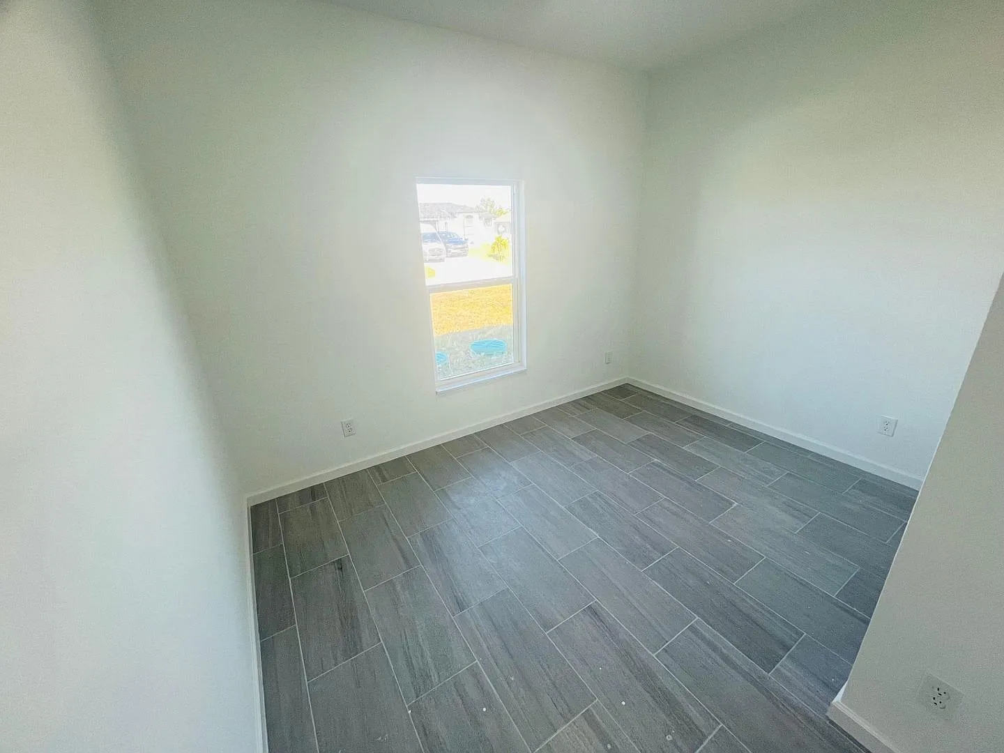 New Construction- Modern 3 Bed / 2 Bath Home In Lehigh Acres — Photo 4