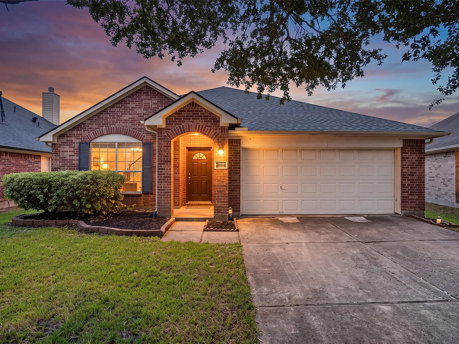 4 bed, 2.0 bath, 1962 sqft, $2,200 — Photo 1
