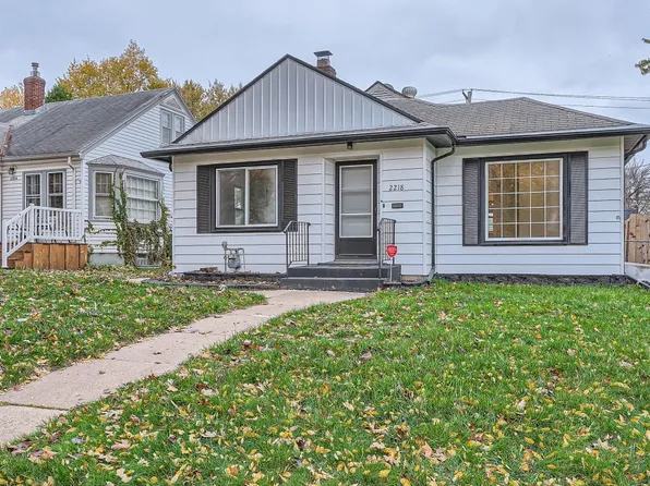2218 Highland Pkwy, Saint Paul, MN 55116
