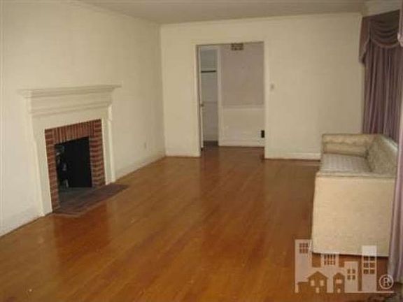 4th image of 315 Pine Valley Dr