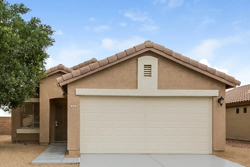 3 bed, 2.0 bath, 1312 sqft, $2,015 — Photo 1