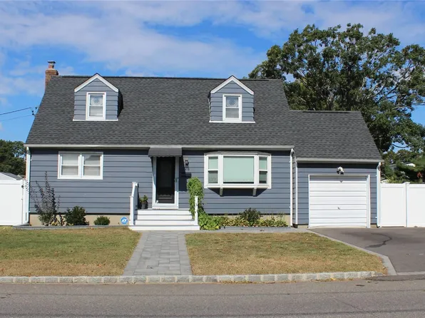 128 Newark Street, Lindenhurst, NY 11757
