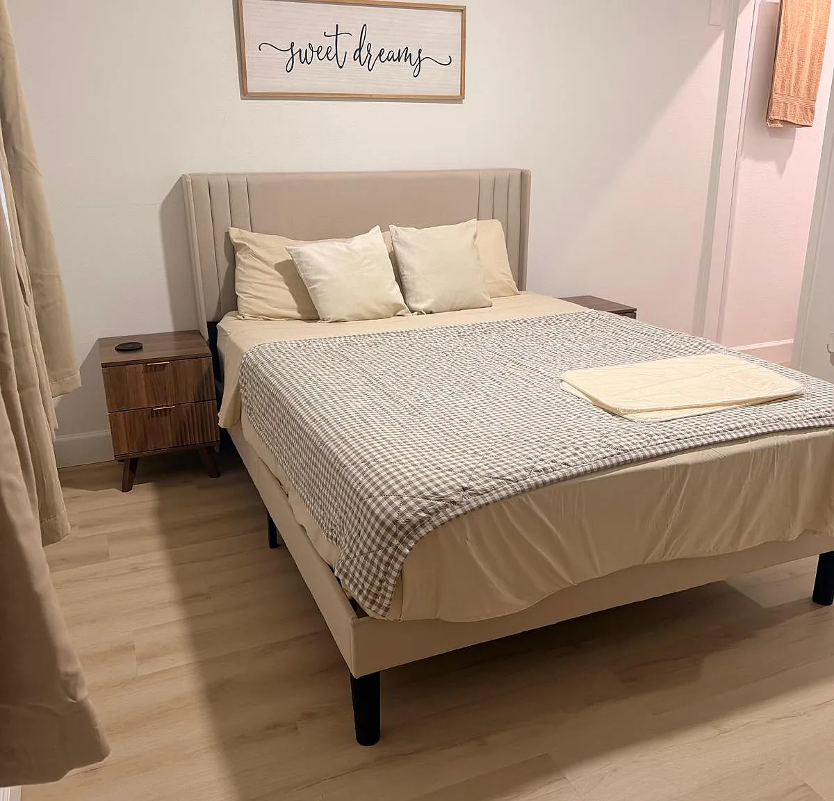 2 bed, 3587 sqft, $900 — Photo 1