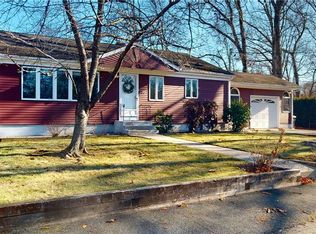 77 Iroquois Rd, Cumberland, RI 02864