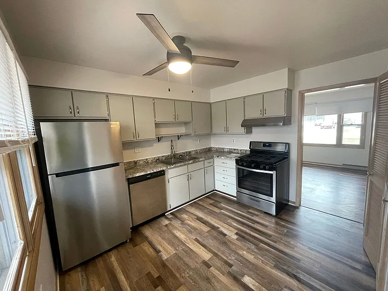 416-418 N Main St — Photo 1