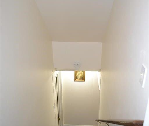 4th image of 382 Hillcrest Ct