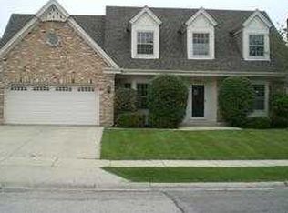 27W388 Chartwell Dr, Winfield, IL 60190