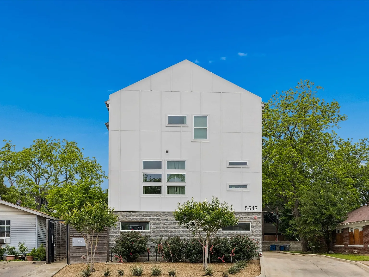 2 bed, 2.5 bath, 1539 sqft, $3,200 — Photo 2