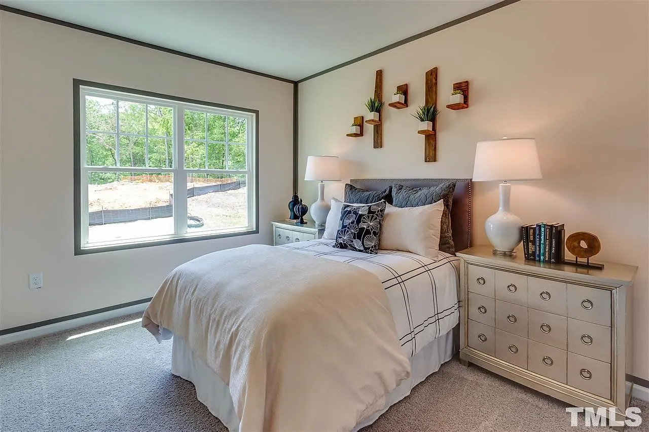 3 bed, 2.5 bath, 1723 sqft, $1,825 — Photo 3