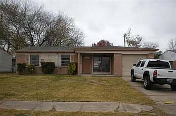 2nd image of 2833 Maple Dr