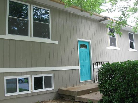 2nd image of 1832 Belmont Blvd