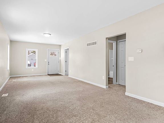 5th image of 923 Wayne St