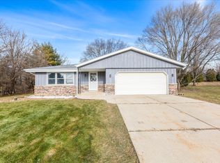 2904 Banning Way, Waukesha, WI 53188