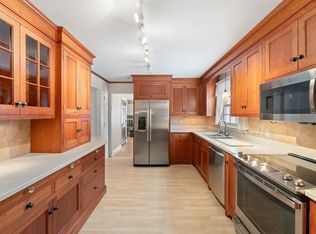 15 Country Hill Rd, Sturbridge, MA 01566