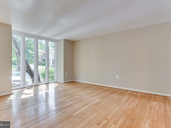 5th image of 4916 Casimir St