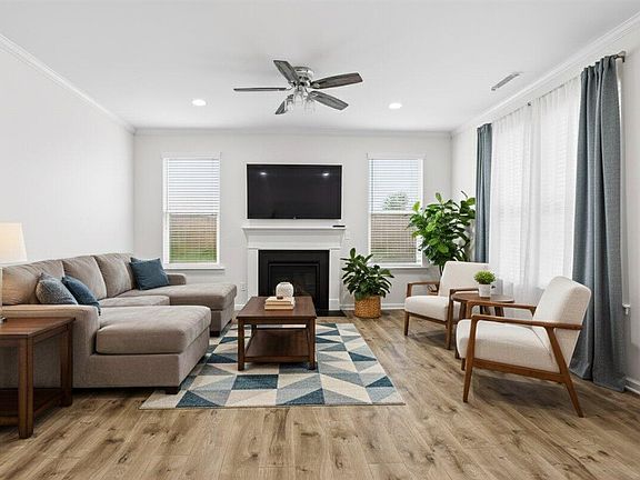 3rd image of 1006 Addington Lake Ln