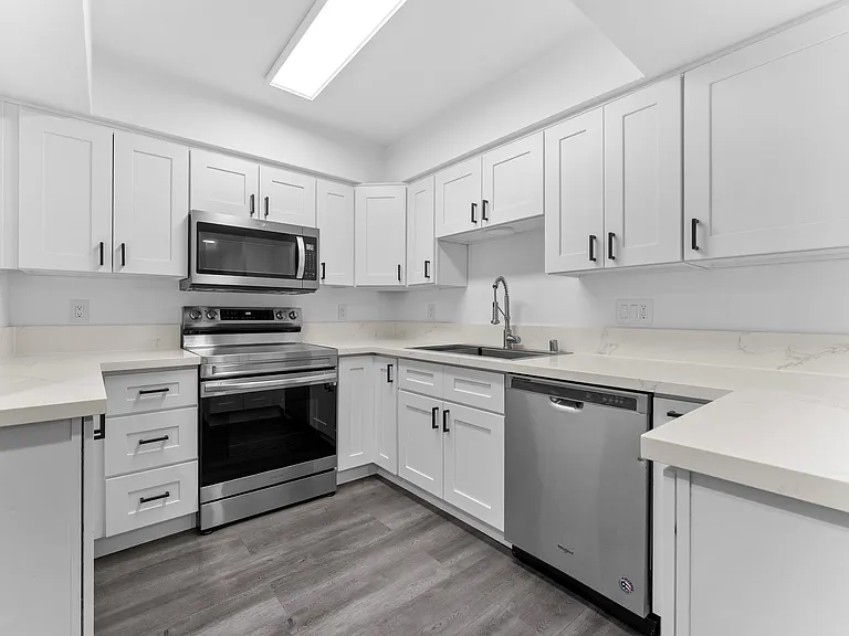 1615 Greenfield Ave — Photo 17