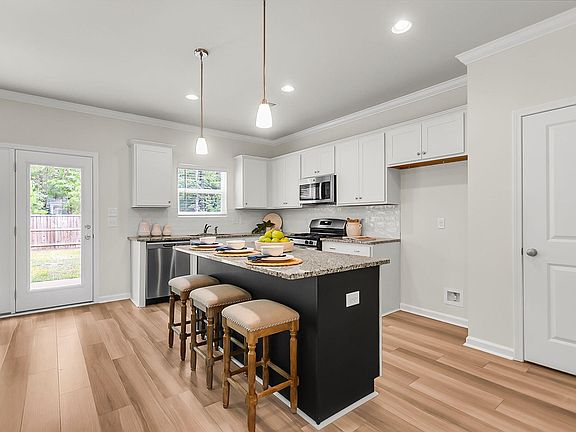 4th image of 304 Torslanda Ln