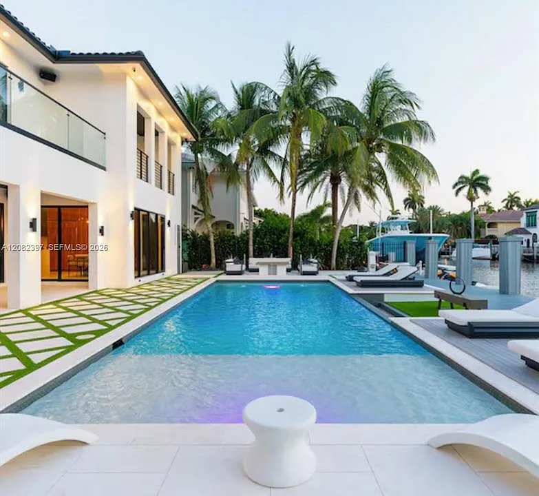 Royal Palm Dr