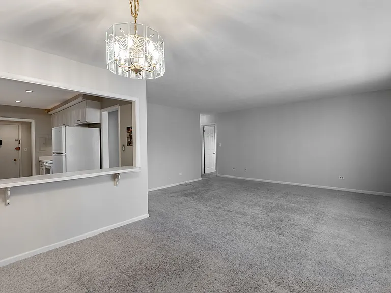 510 W Eastman St #2F — Photo 11