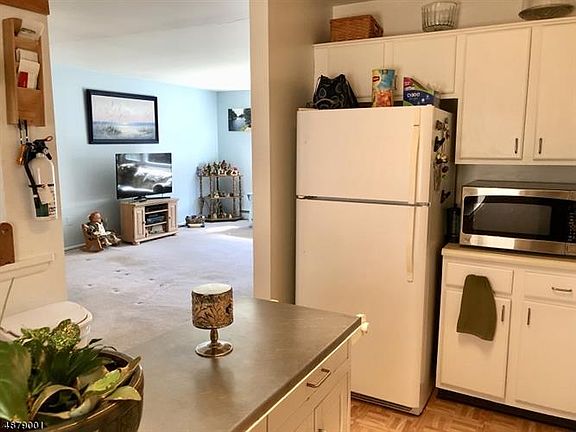 5th image of 77 Woodland Dr