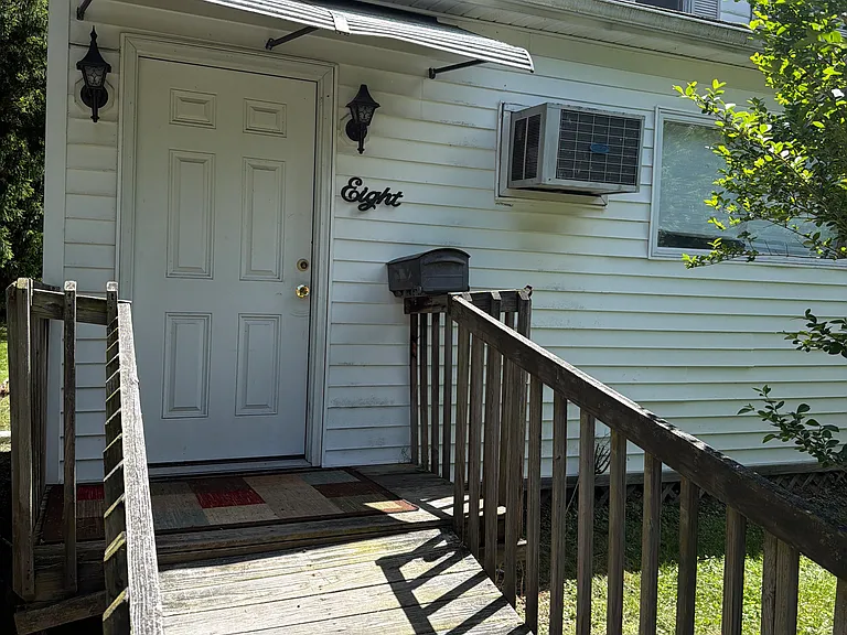 8 Avenue A — Photo 7