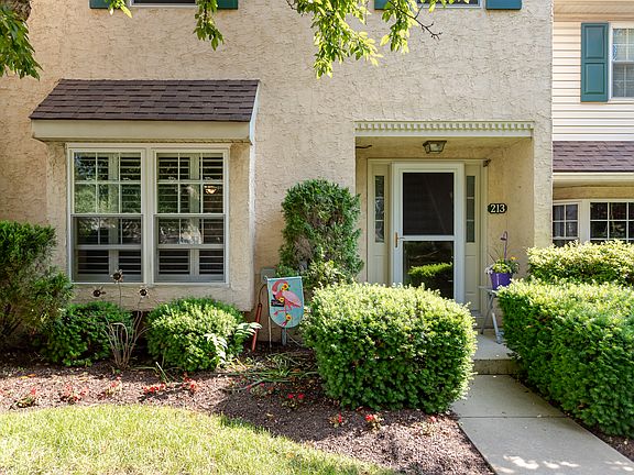 2nd image of 213 Westridge Pl N