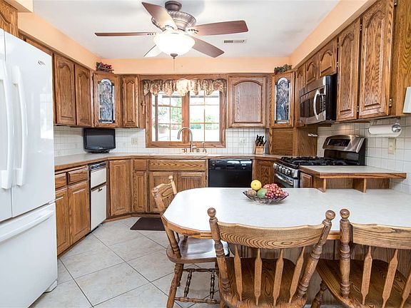 4th image of 2515 W Dell Dr