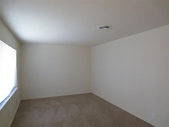 3rd image of 627 S Alexander Ave