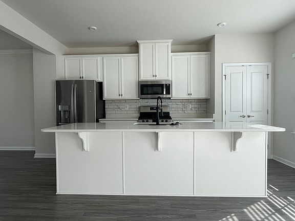 3rd image of 110 Lookout Way
