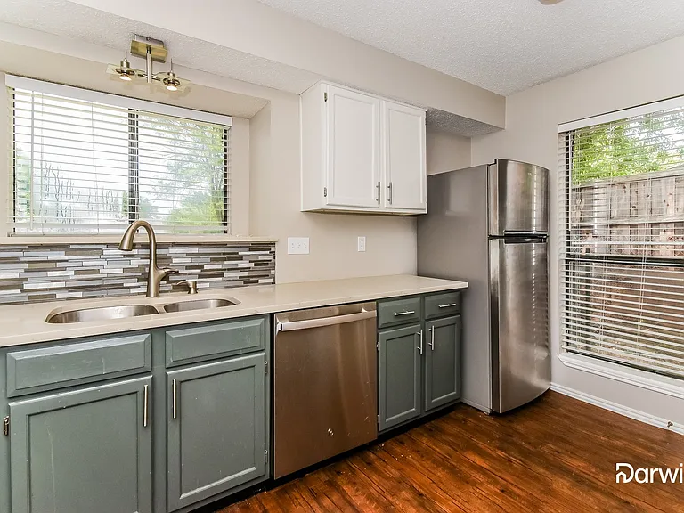 1007 Courtney Dr — Photo 4