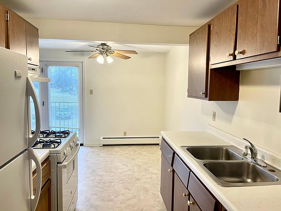 4th image of 540 Oak Run Dr #6