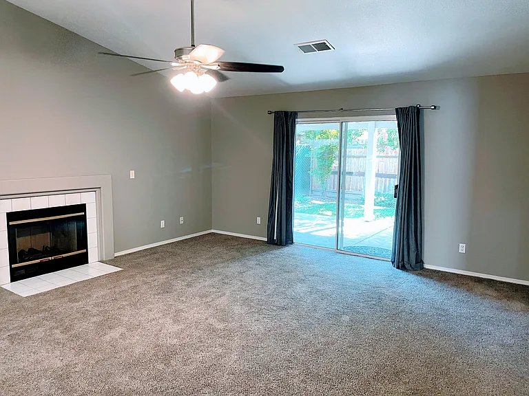 3404 N Forestiere Ave — Photo 4