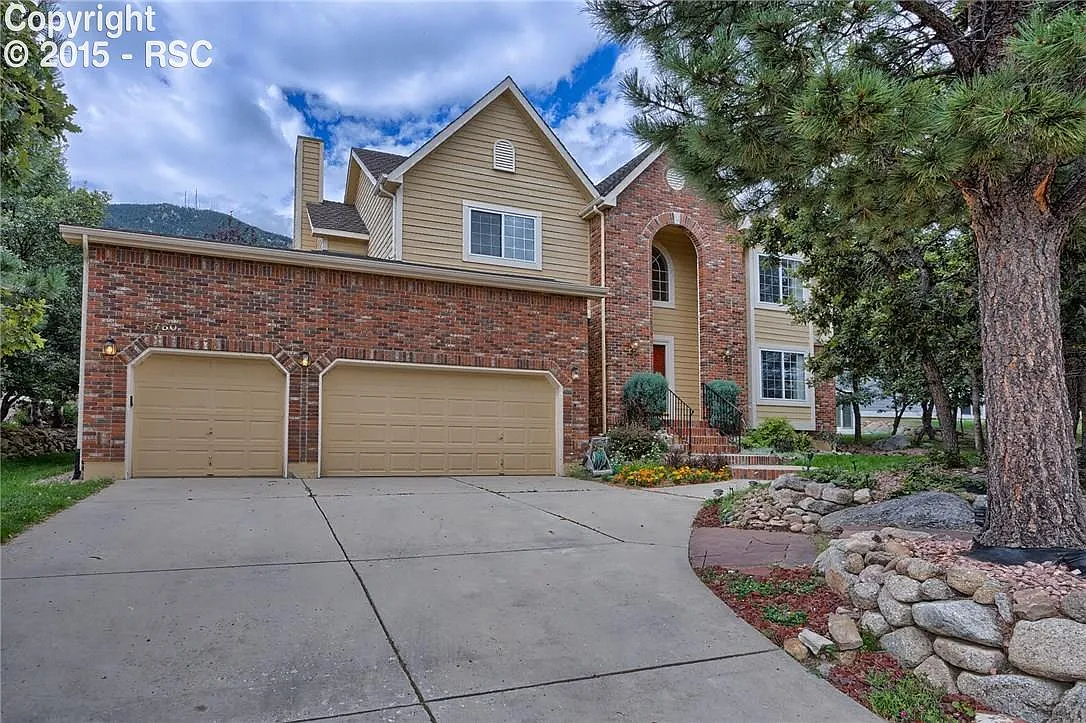 5 bed, 3.5 bath, 3795 sqft, $3,200 — Photo 1