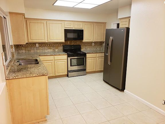 3rd image of 4782 Westmont Ave
