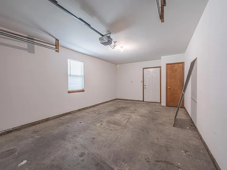 4020 N Christopher Ct — Photo 22
